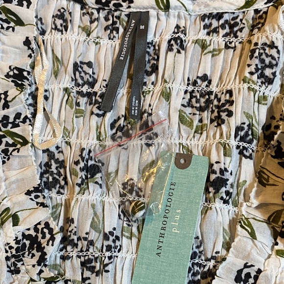 Anthropologie Black and White Floral Smocked Top - Picture 5 of 6